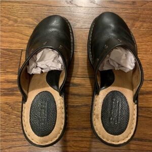 Born Black Leather Mules / Clogs Sz. 8 (39)